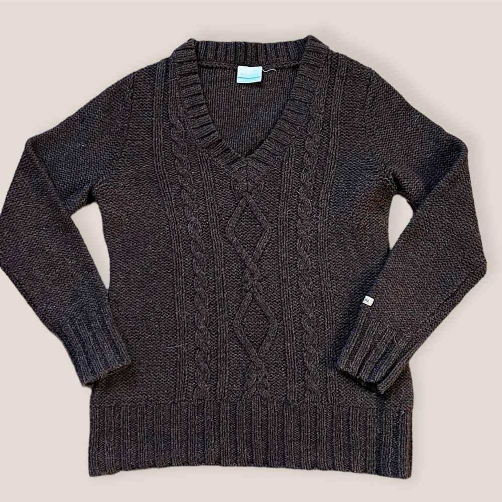 Columbia vintage women’s v neck sweater, size Medium